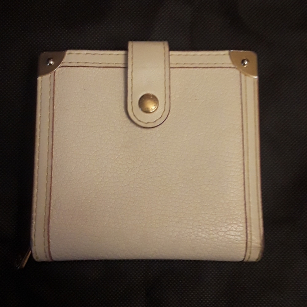 SOLD!!!!!Louis Vuitton Suhali bifold